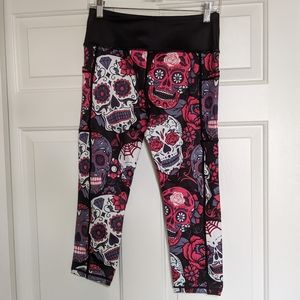 Brand New Constantly Varied Gear (CVG) Skulls and Roses Capri Leggings Size M